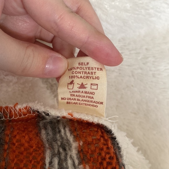 🌟3/$10🌟Hem & Thread Sleeveless Cardigan - Picture 5 of 5